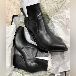 NEW - Kelsi Dagger Brooklyn boots